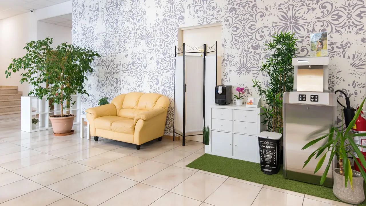 Panoramica Hall parete decorata Residence Welcome Miramare di Rimini